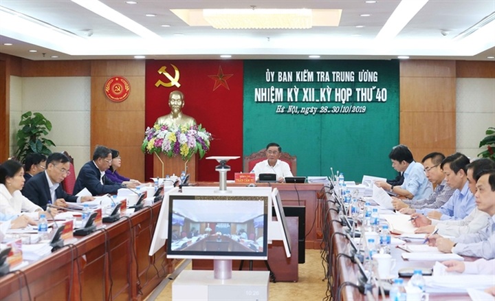 Petrolimex officials get disciplinary measures for violations - 1