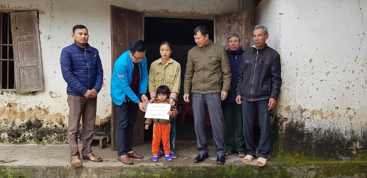 Readers donate VND245m to needy people in Nghe An - 1