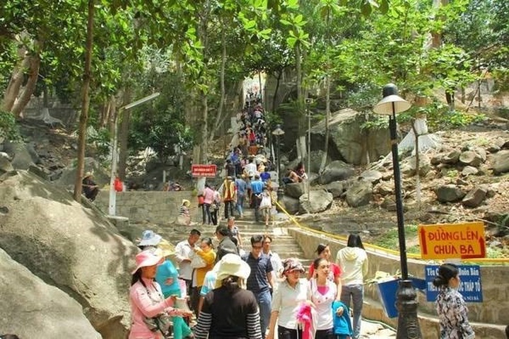 Masterplan to turn Ba Den Mountain into national tourism site approved - 1