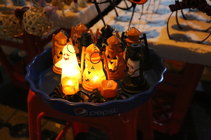 Halloween spirit haunts Hanoi street - 7 Halloween spirit haunts Hanoi street - 7
