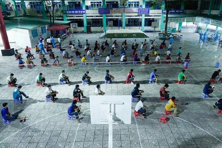 Second Covid-19 vaccine jab proposed for 250,000 HCM City workers - 1