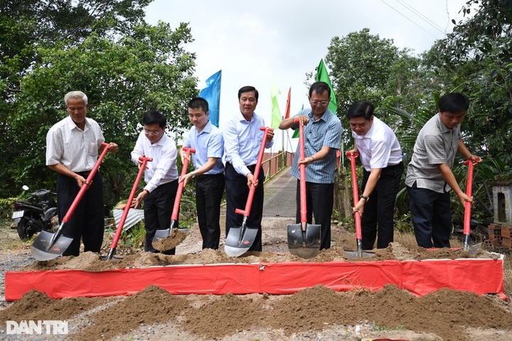 Dantri/DTiNews helps to build bridge for Can Tho’s poor village - 2