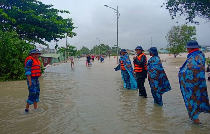 Phu Quoc airport re-opened following closure due to floods - 5