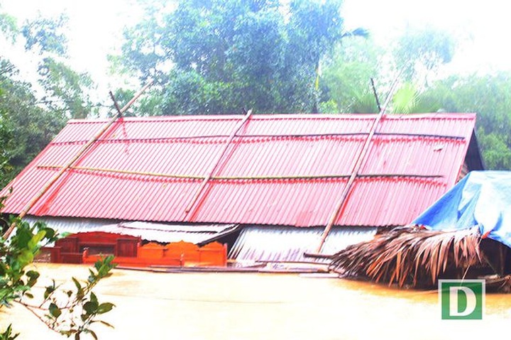 Many communes in Ha Tinh under water - 8