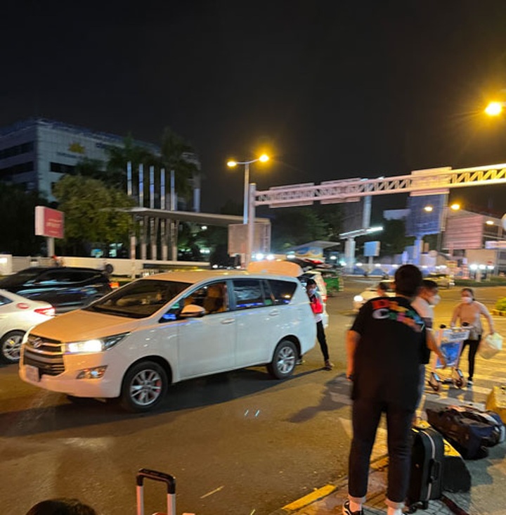 HCM City taxis disappear as petrol hike bites - 1