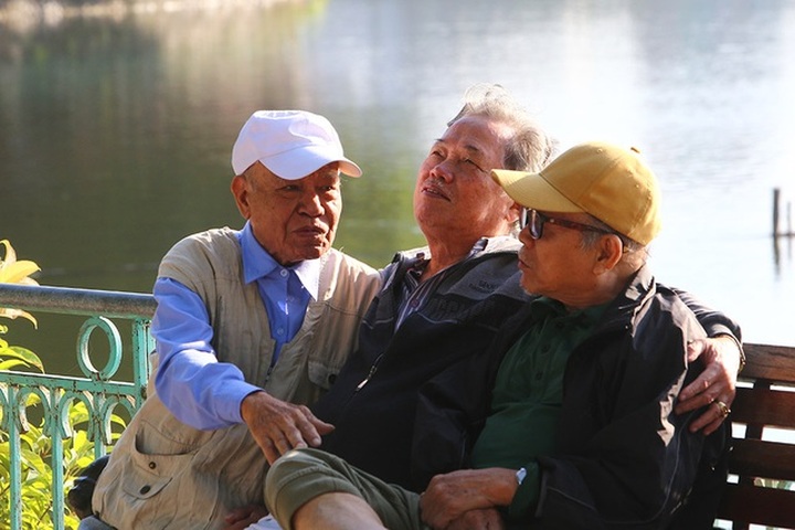 Late autumn morning by the West Lake - 2