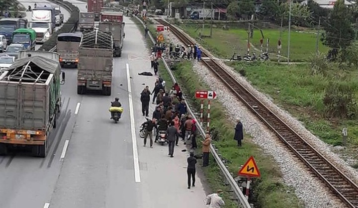 Eight people dead after truck strikes pedestrians in Hai Duong - 2