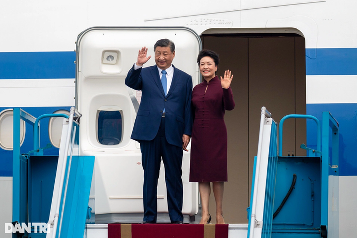 Chinese president Xi Jinping arrives in Hanoi - 1 Chinese president Xi Jinping arrives in Hanoi - 1