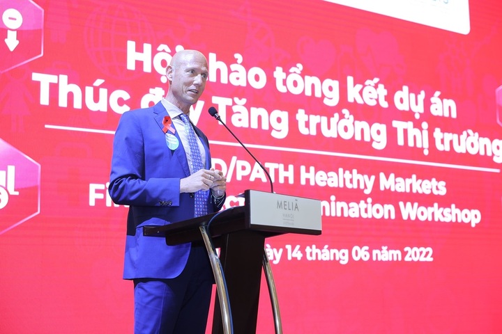 US helps control AIDS in Vietnam - 1