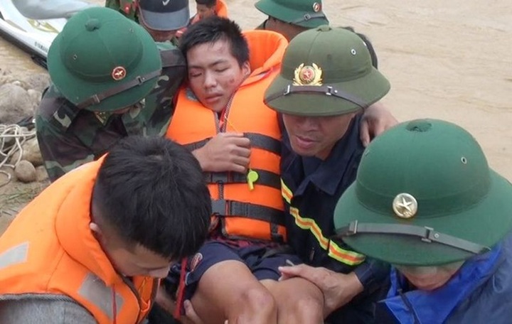 Five dead, dozen missing as foods hit northern region - 2