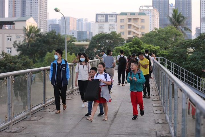 Hanoi to build ten pedestrian bridges - 1