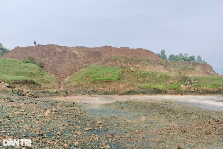 Lao Cai firm fined for polluting Red River - 1