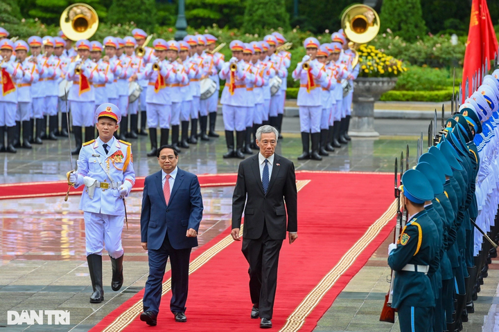 Vietnam hosts welcome ceremony for Singaporean Prime Minister - 1 Vietnam hosts welcome ceremony for Singaporean Prime Minister - 1