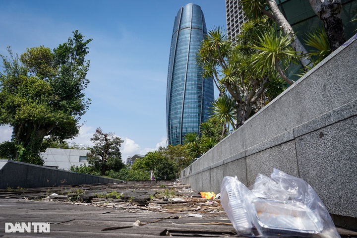 Illegal dumping ravages Danang river area - 5 Illegal dumping ravages Danang river area - 5