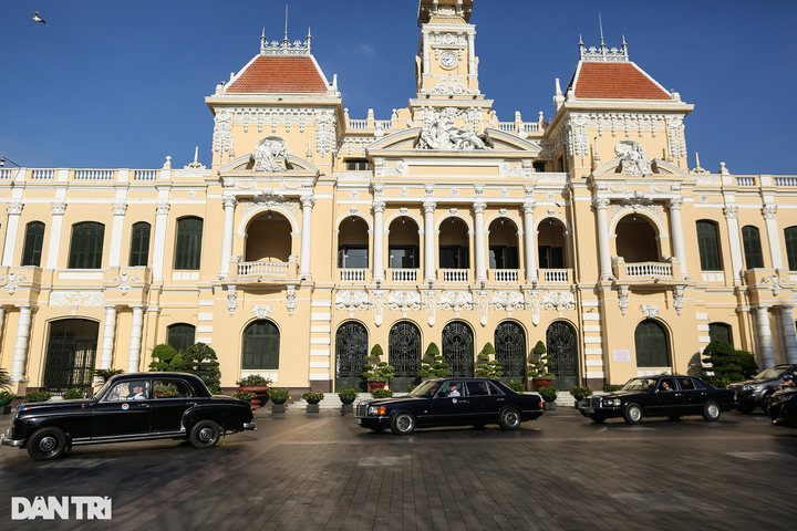 Many historic vehicles parade on HCM City streets - 5