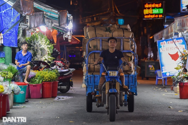 HCM City’s largest flower market deserted before Vietnamese Women’s Day - 5 HCM City’s largest flower market deserted before Vietnamese Women’s Day - 5