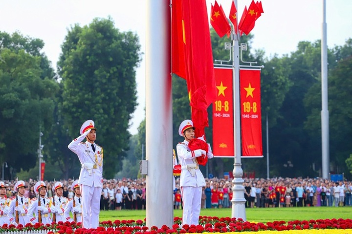 Flag-raising ceremony marks Vietnam's 79th National Day - 3 Flag-raising ceremony marks Vietnam's 79th National Day - 3