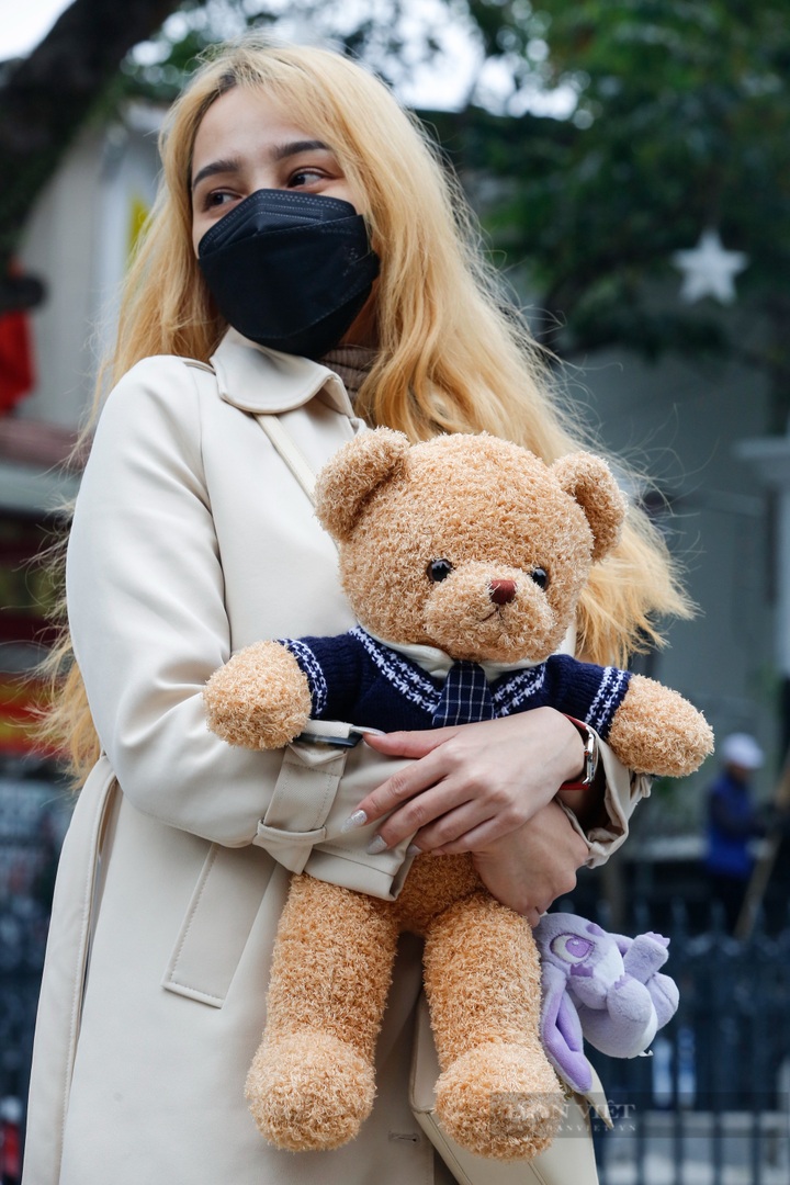 Hanoi church changes “coat” for Christmas - 8 Hanoi church changes “coat” for Christmas - 8