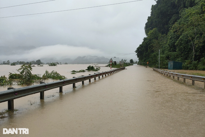 Thousands of houses submerged in Nghe An floods - 2 Thousands of houses submerged in Nghe An floods - 2