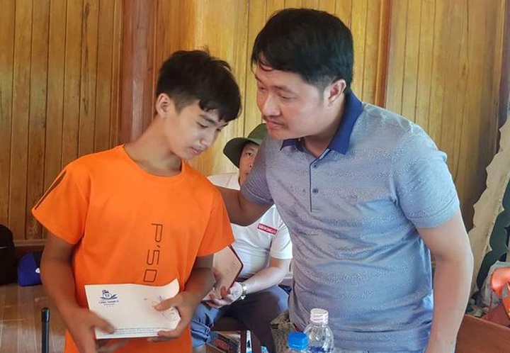 Dantri supports flood victims in Thanh Hoa - 3 Dantri supports flood victims in Thanh Hoa - 3