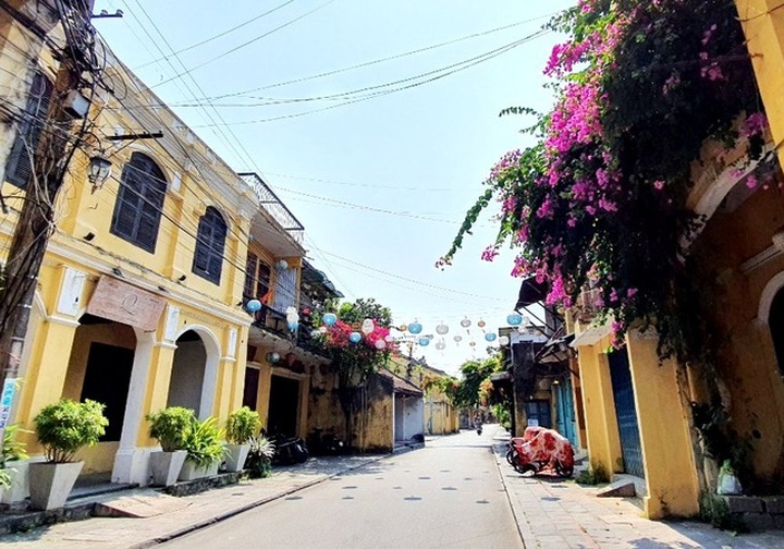 Hoi An turns quite amid pandemic - 4
