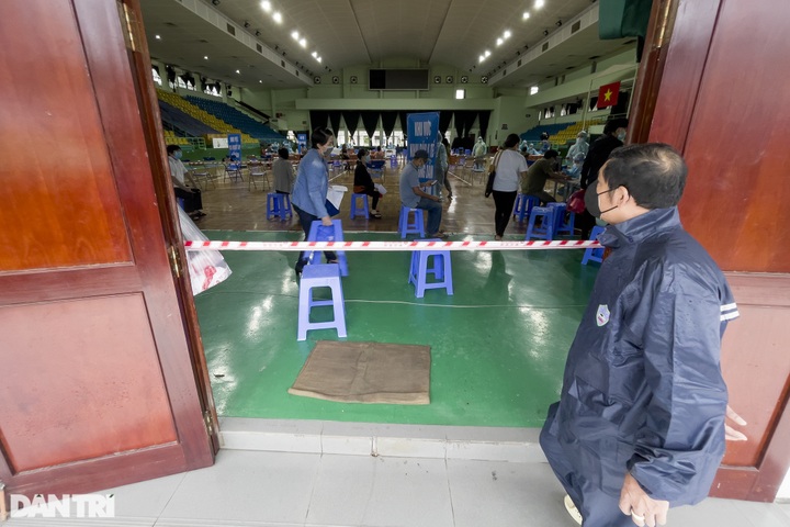 HCM City residents eager for Covid-19 vaccination - 12