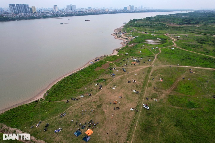 Red River crowded on Hung Kings' holiday - 7