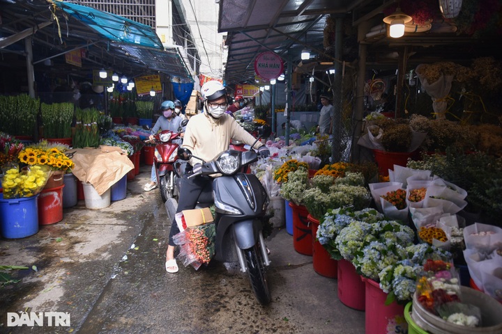 HCM City’s largest flower market deserted before Vietnamese Women’s Day - 6 HCM City’s largest flower market deserted before Vietnamese Women’s Day - 6