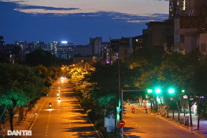 Silent Hanoi during social distancing - 9