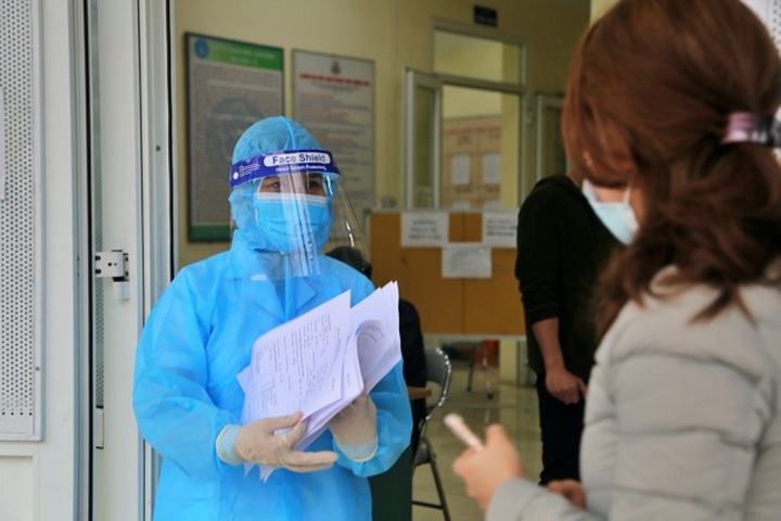 Hanoi requires health declaration after Reunification Day holiday - 1