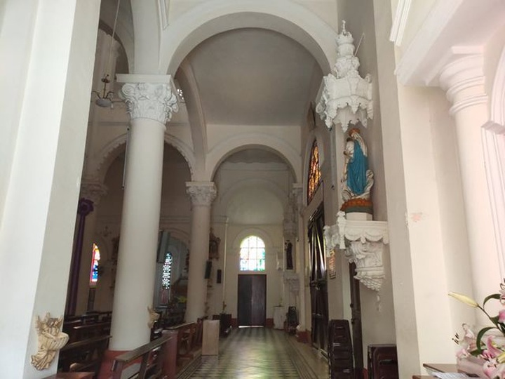 HCM City church attracts visitors - 6 HCM City church attracts visitors - 6