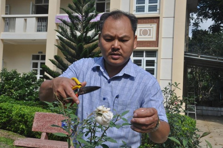 Teacher spends three decades working in mountainous area - 1