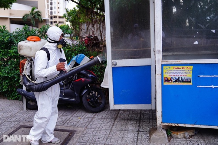 HCM City apartment building locked down following Covid-19 case - 6