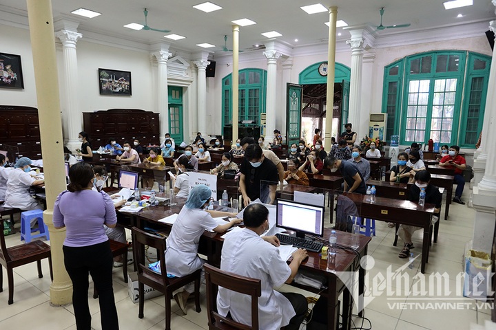 Hanoi launches largest Covid-19 vaccination campaign - 6