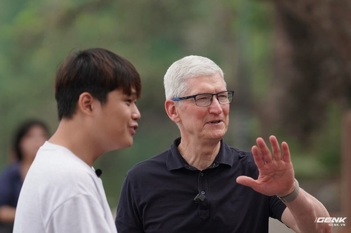 First busy day of Apple CEO Tim Cook in Hanoi - 7