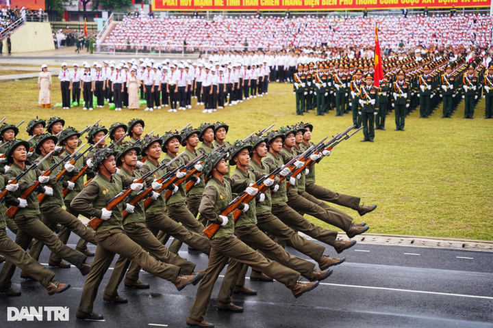 Military parade celebrates 70th Dien Bien Phu Victory anniversary - 6
