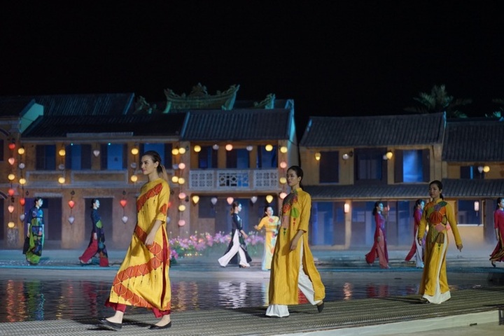 Vietnamese attractions honoured at ao dai show - 2