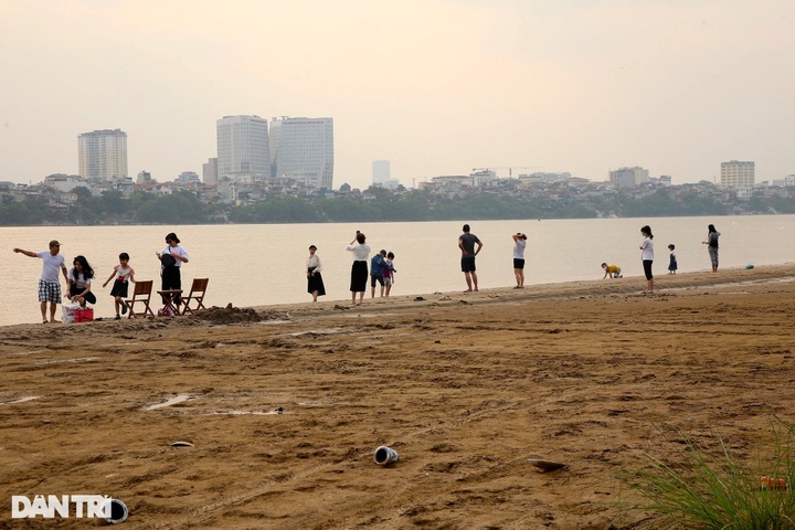 Red River crowded on Hung Kings' holiday - 4