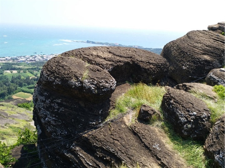 Volcanic rocks found on Phú Quý Island - 1
