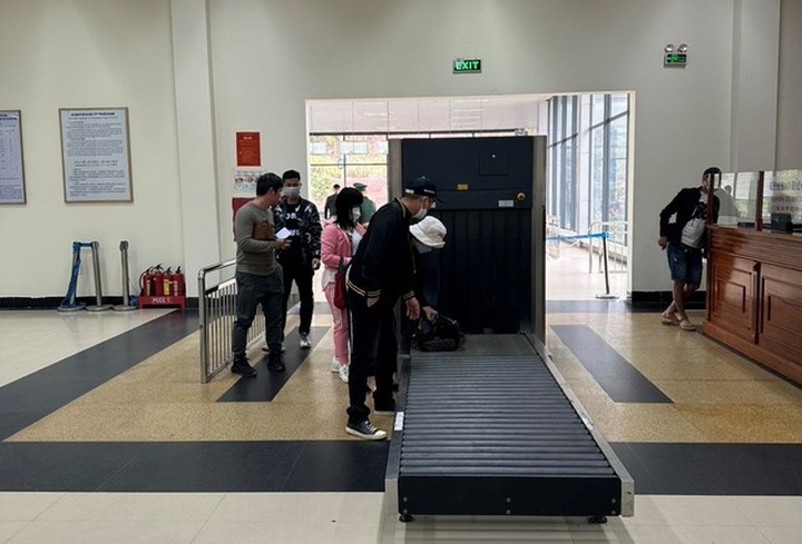 Mong Cai Border Gate serves first Chinese tourists after three-year gap - 6 Mong Cai Border Gate serves first Chinese tourists after three-year gap - 6