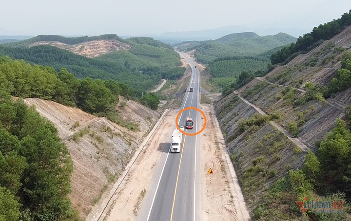 Quang Tri expressway reports dozens of accidents - 2