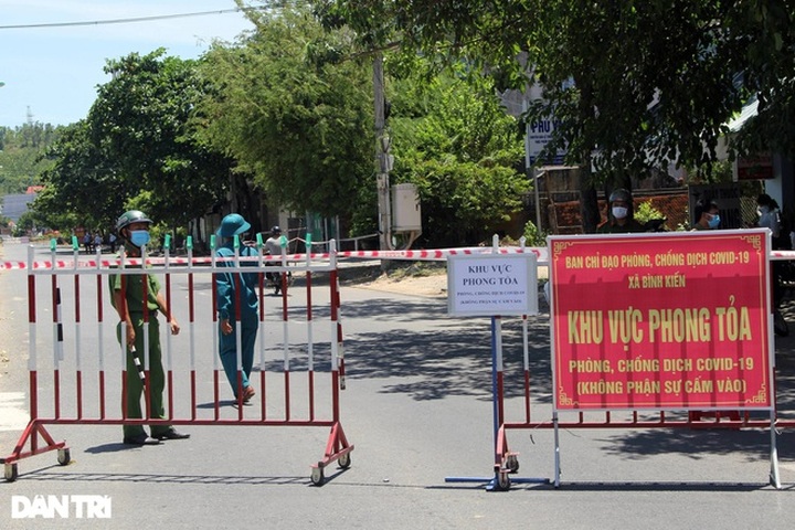 Phu Yen imposes social distancing to curb Covid-19 - 1