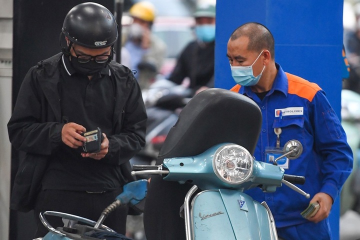 Petroleum prices increase again - 1