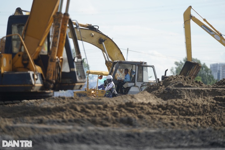 HCM City builds 3,500-bed field hospital for Covid-19 treatment - 6