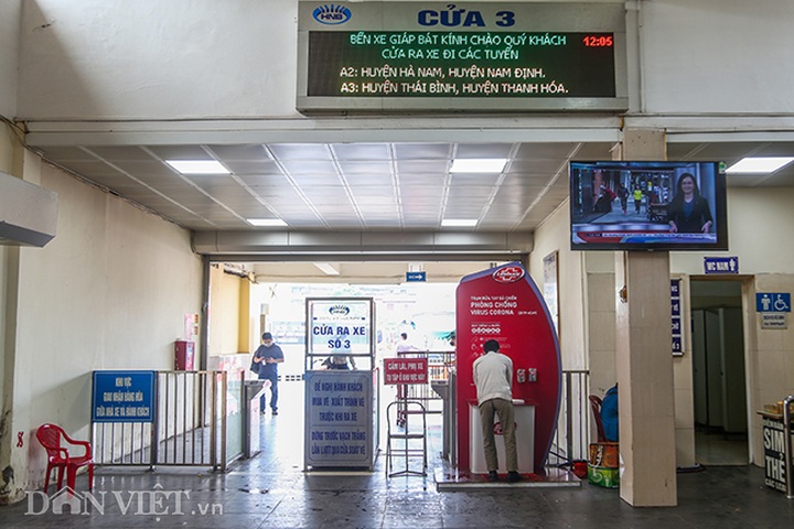 Hand-washing stations in Hanoi attract public - 4