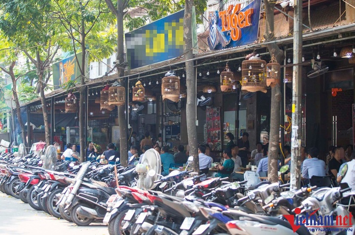 Hanoi pavement encroachment resurfaces - 4