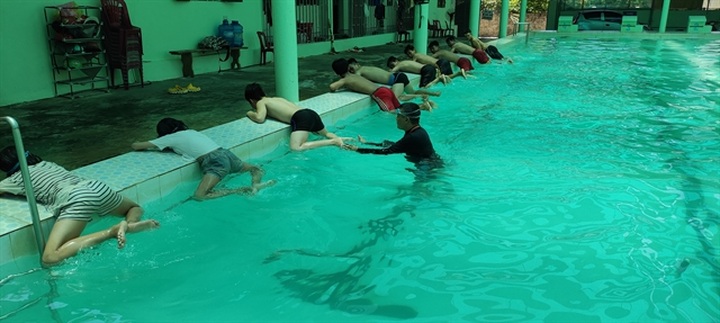 Teacher works to stamp out child drownings - 1 Teacher works to stamp out child drownings - 1