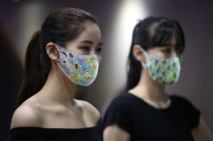 Colourful face masks gain popularity in South Korea - 1 Colourful face masks gain popularity in South Korea - 1