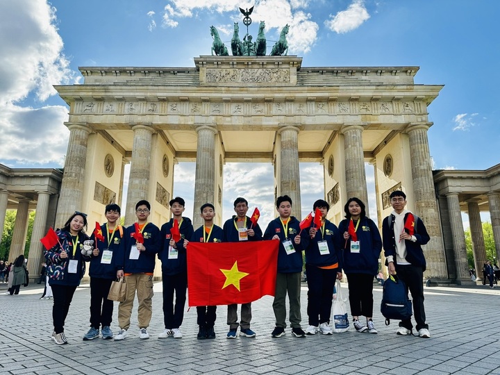 Hanoi students win medals at Pangea Math World 2023 - 1