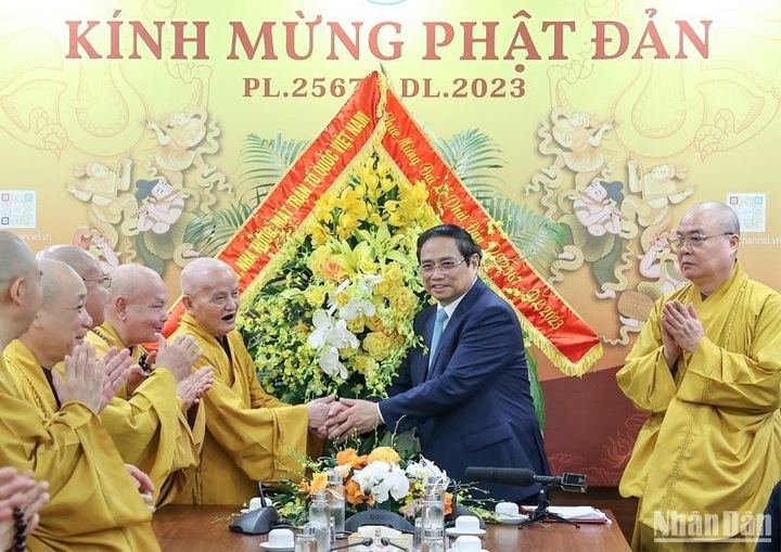 PM Chinh congratulates Lord Buddha's 2567th birthday - 1